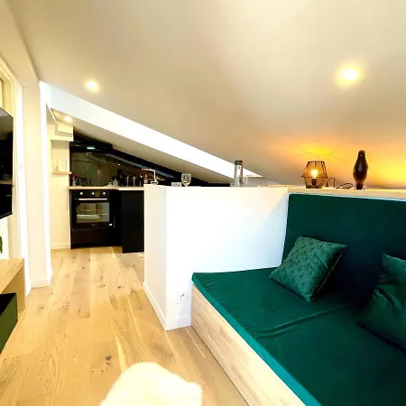 Apartment Climatise Sous Les Toits A 100m De La Place Du Capitole *